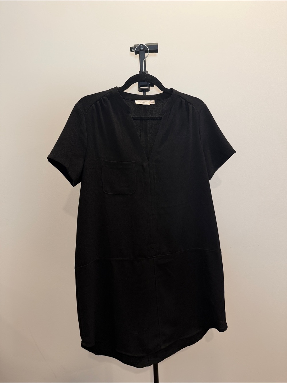 Black V-Neck Short Sleeve Shift Dress Size Medium